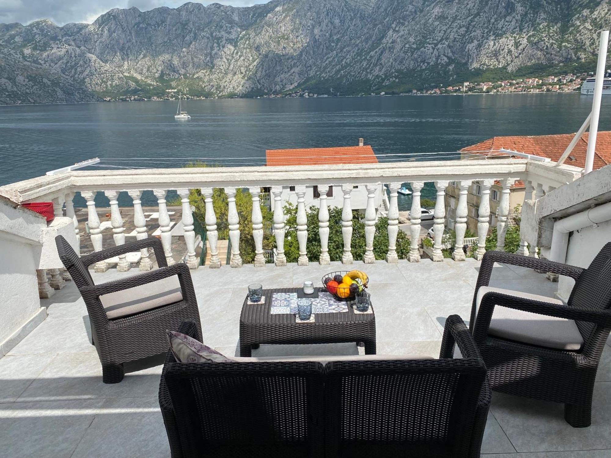 Lux Boka Sea View Apartment Kotor Kültér fotó